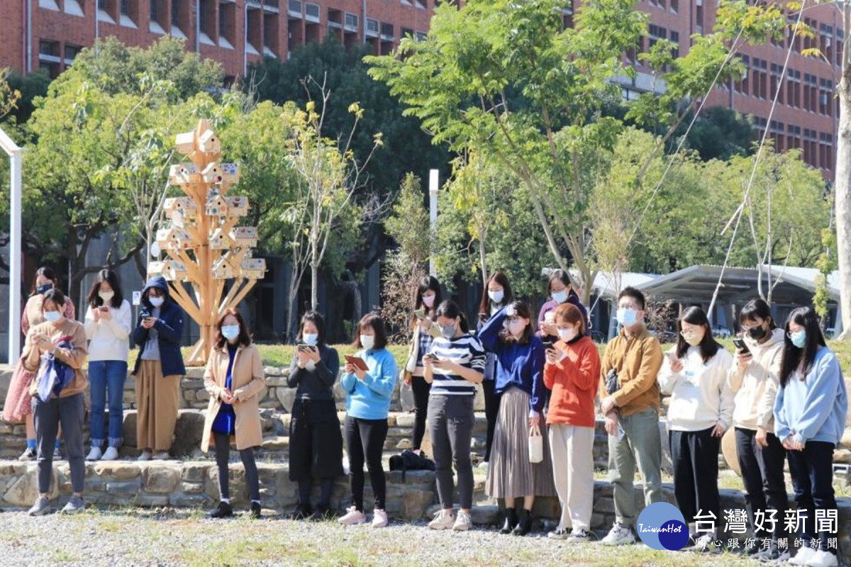 教職員閱讀電子檔參與新春禮拜。