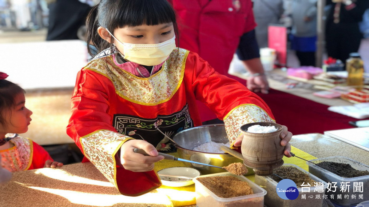 ▲匯集各式甜點攤位，更精心安排古早味點心體驗課程，吸引大小朋友參與。（圖／記者 許高祥 翻攝）