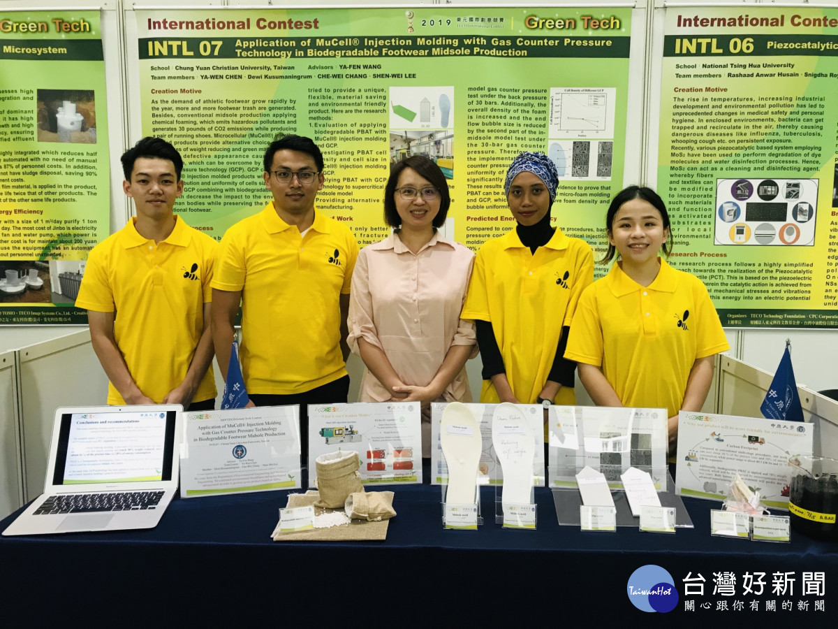 王雅玢教授(圖中)致力培育國際環境人才，指導環工機械聯隊學生參加東元科技競賽。