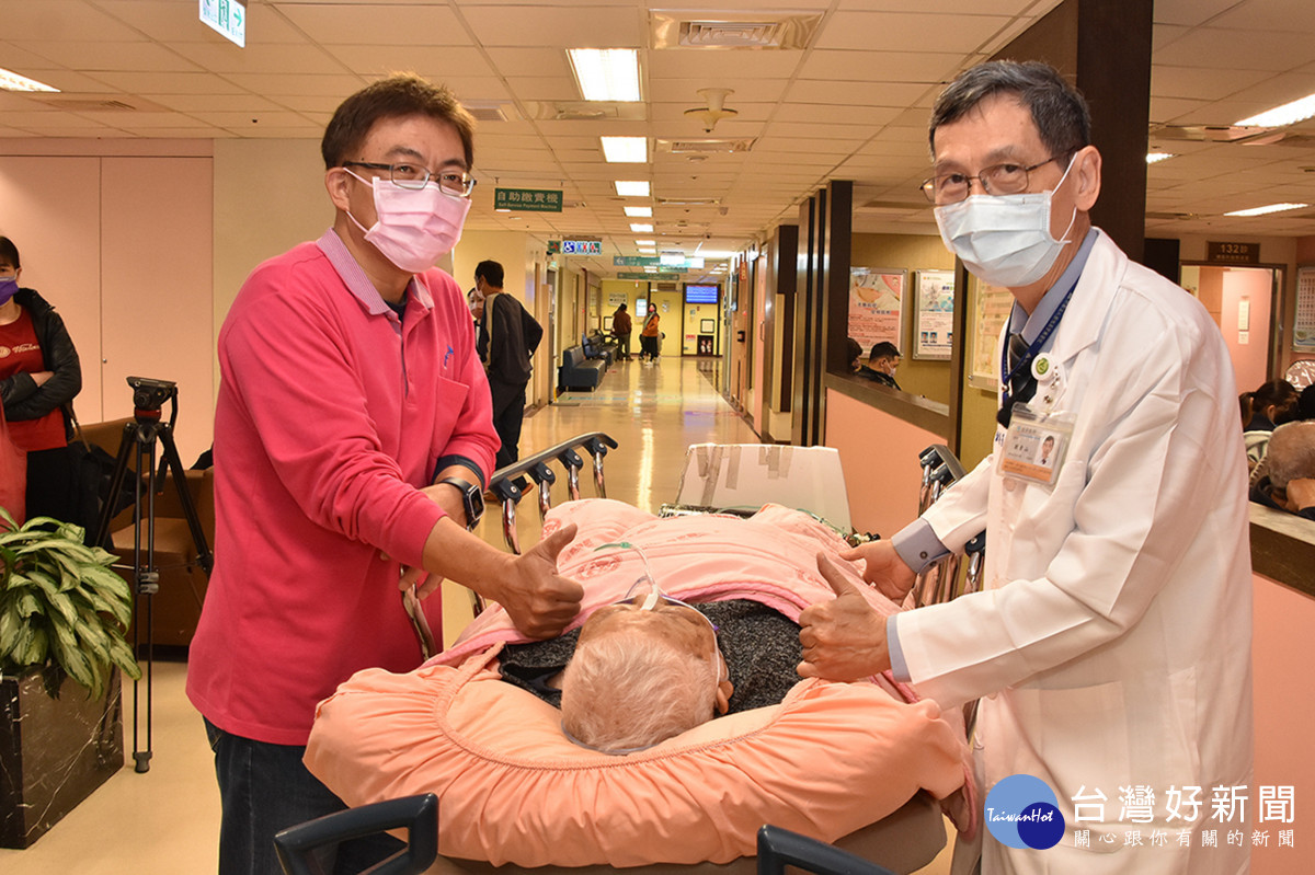 劉青山醫師表示，高阿嬤中風以後，對於生命和身體健康的追求還是一樣，令他非常感動。圖／
彰基醫院提供