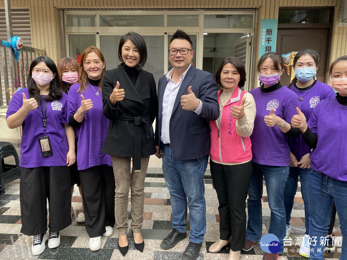 許縣長特別前往致意。(縣府提供)