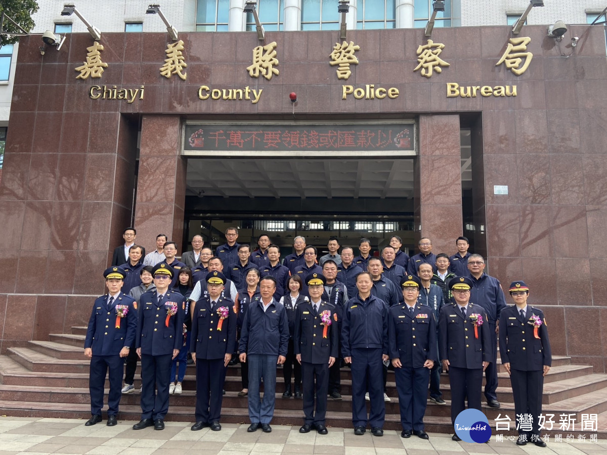 嘉義縣警局今(9)日舉辦新、卸任重要警職人員交接典禮,由縣長翁章梁主持/陳致愷攝影