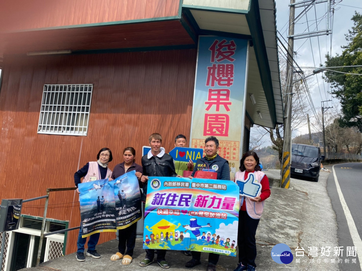 移民署臺中市第二服務站行動列車深入梨山關懷石氏嫩及阮文歌夫婦。