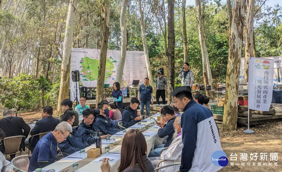 謝理事長表示將會與縣府公所及地方發展協會努力推展觀光品牌。（名間產業觀光協會提供）