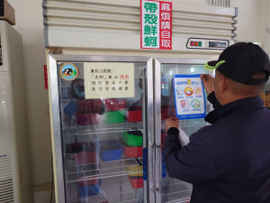 嘉義縣衛生局針對沿海14家自助鮮烤生蚵店家啟動專案輔導稽查／陳致愷翻攝