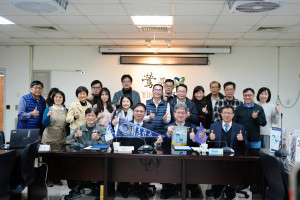 明志科技大學副校長馬成珉、鶯歌工商校長顏龍源分別代表雙方簽署合作備忘錄。