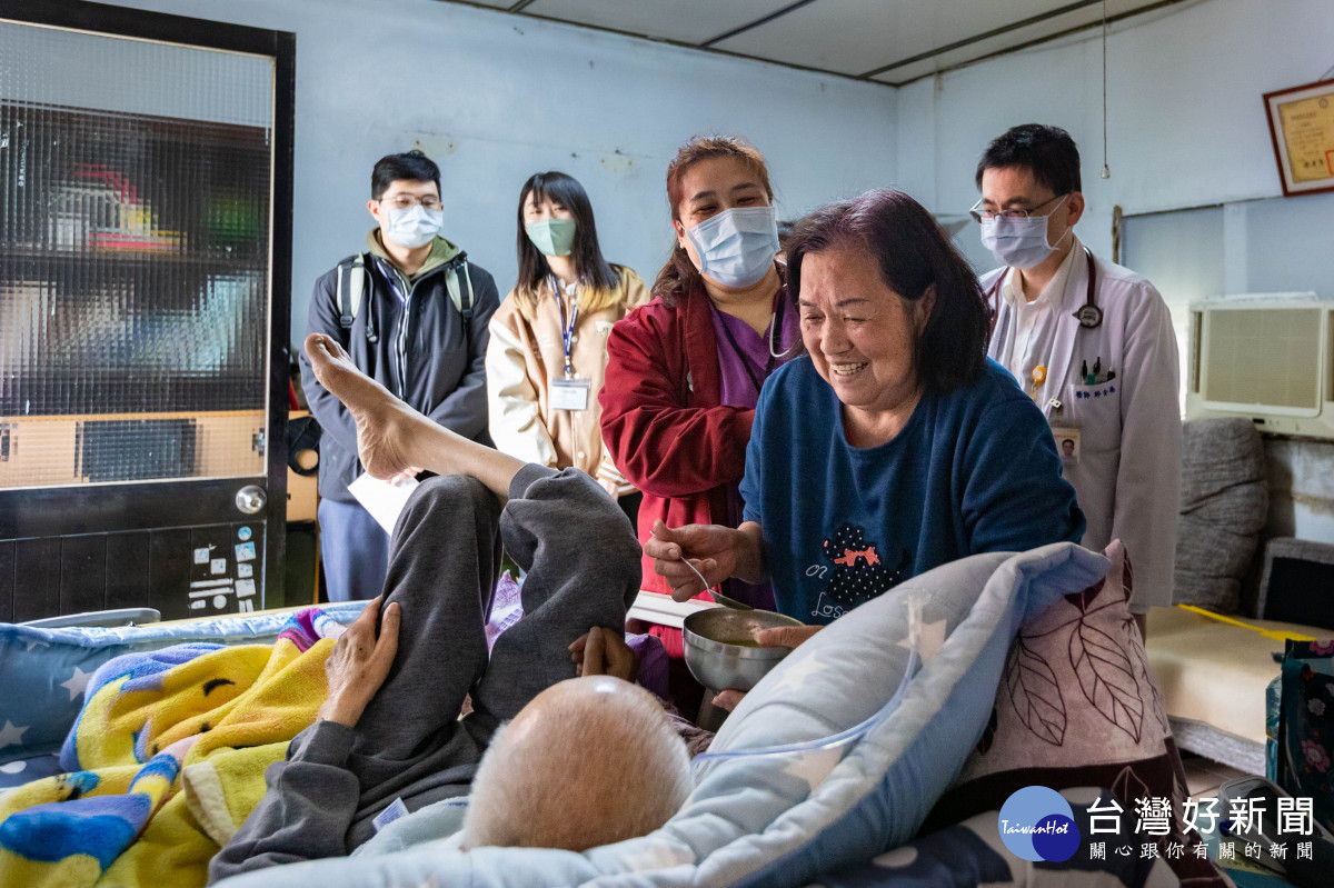 清華醫學生前進偏鄉　見習居家醫療