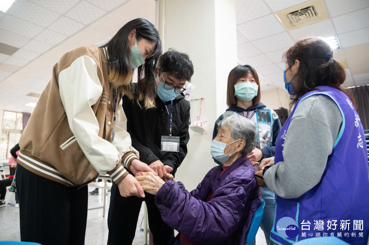 清華醫學生前進偏鄉　見習居家醫療