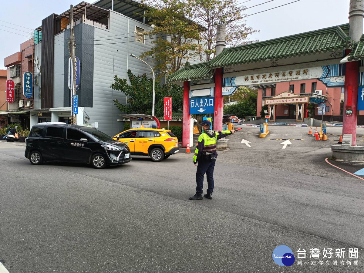 因應228連假提前掃墓人車潮，桃警期前規劃管制疏導。