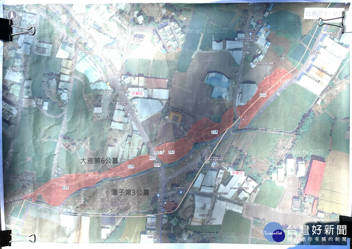 臺中市大雅區第6公墓面積約1.6公頃，墳墓總數估計近2000座。