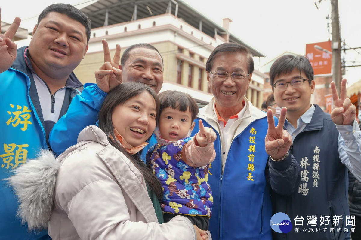 侯友宜市長與林明溱都展現非常親民風格。（林明溱競總提供）