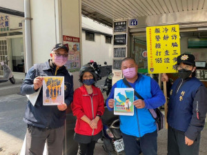 信義警分局深入社區加強反賄選宣導。