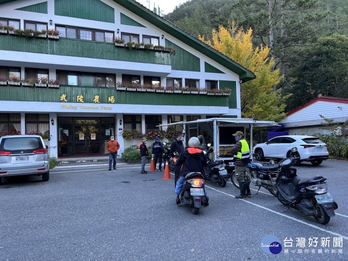 環保局服務梨山市民在福壽山農場做定檢