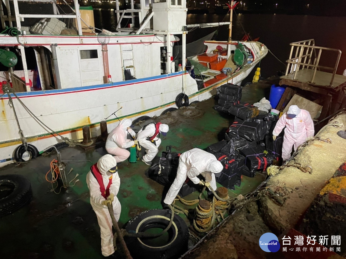 海巡署第三巡防區指揮部實施強化勤務作為期間，於新竹漁港查獲「金O江」漁船載運未稅菸品一批。