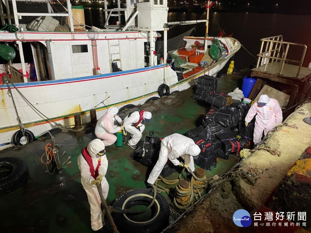 海巡署第三巡防區指揮部實施強化勤務作為期間,於新竹漁港查獲「金O江」漁船載運未稅菸品一批。