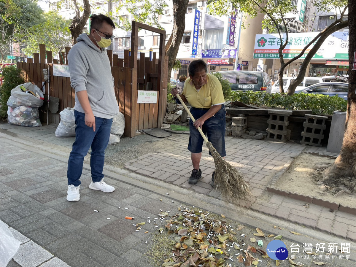 育德園道永遠清不完的煙蒂和垃圾，甚至時常發生隨地便溺的離譜情況。