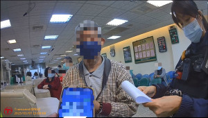 豐原分局頂街派出所警員趕赴銀行，即時攔阻老翁將35萬元退休老本匯入指定帳戶。