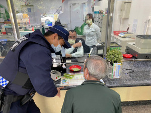 黃金買賣假投資真詐財，90歲老榮民百萬存款險遭詐。