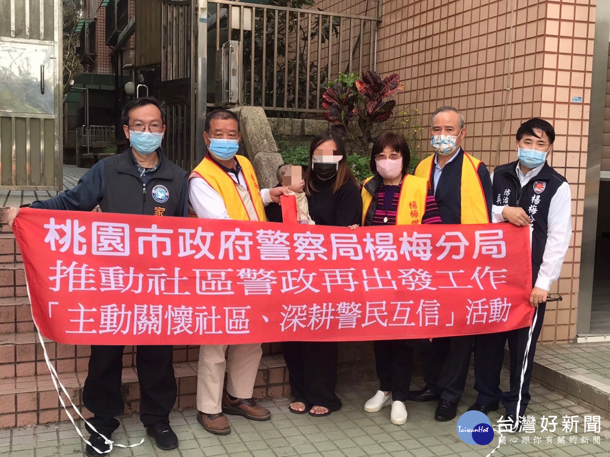 三寶媽照顧身障幼兒缺奶粉，楊梅警偕善團助渡難關。