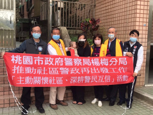 三寶媽照顧身障幼兒缺奶粉，楊梅警偕善團助渡難關。