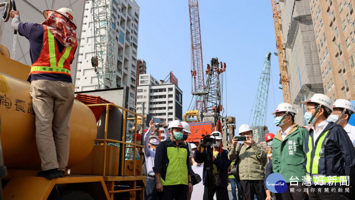 ▲因應高市水情實施黃燈夜間減壓供水,高市府開挖地下水回收再利用。(圖/記者 許高祥 翻攝)