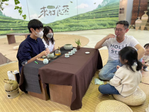 小茶師互動品茶話風雅，認識沏茶到品茶過程。