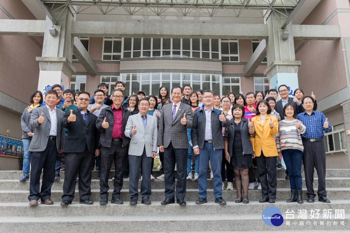 古晉中華第一、三、四中學的校長及各校的行政團隊到修平科技大學參訪。(圖/修平科技大學)