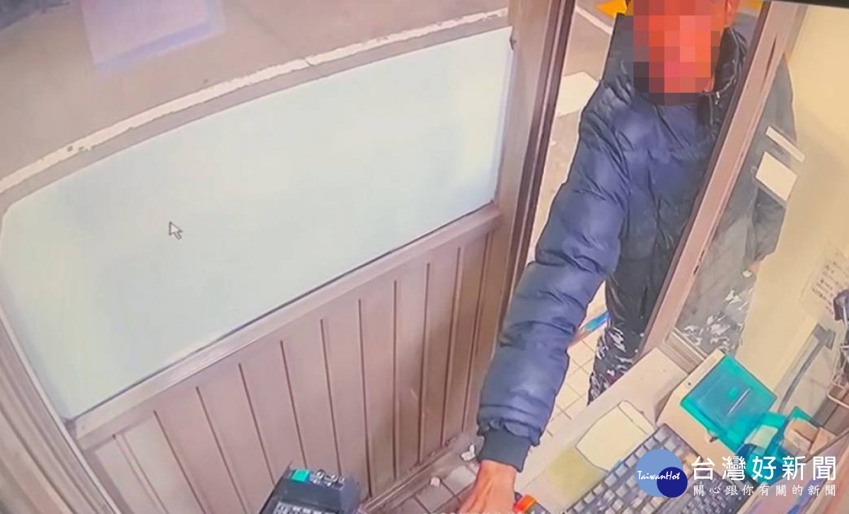 加油站現金遭竊,大園警2小時內迅速破案。