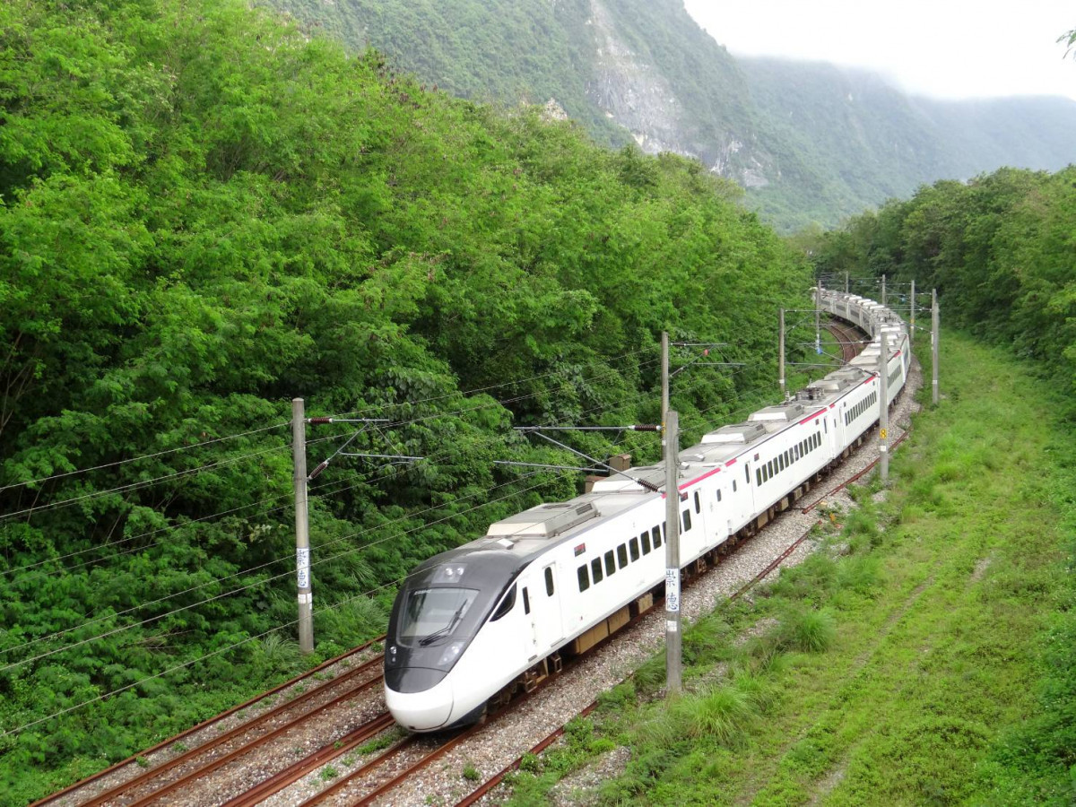 台鐵EMU3000型列車(圖／資料照片，圖源：台鐵提供)
