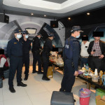 嘉義市警一分局昨(17)日小週末再度針對轄區KTV、酒店、電子遊藝場等治安熱點進行臨檢／警方提供