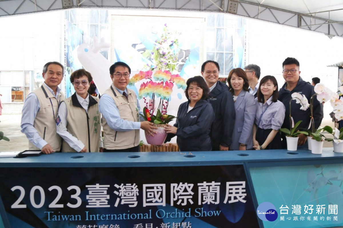 嘉義市長黃敏惠率市府團隊前往後壁蘭花生物科技園區參訪「2023台灣國際蘭展」/陳致愷翻攝