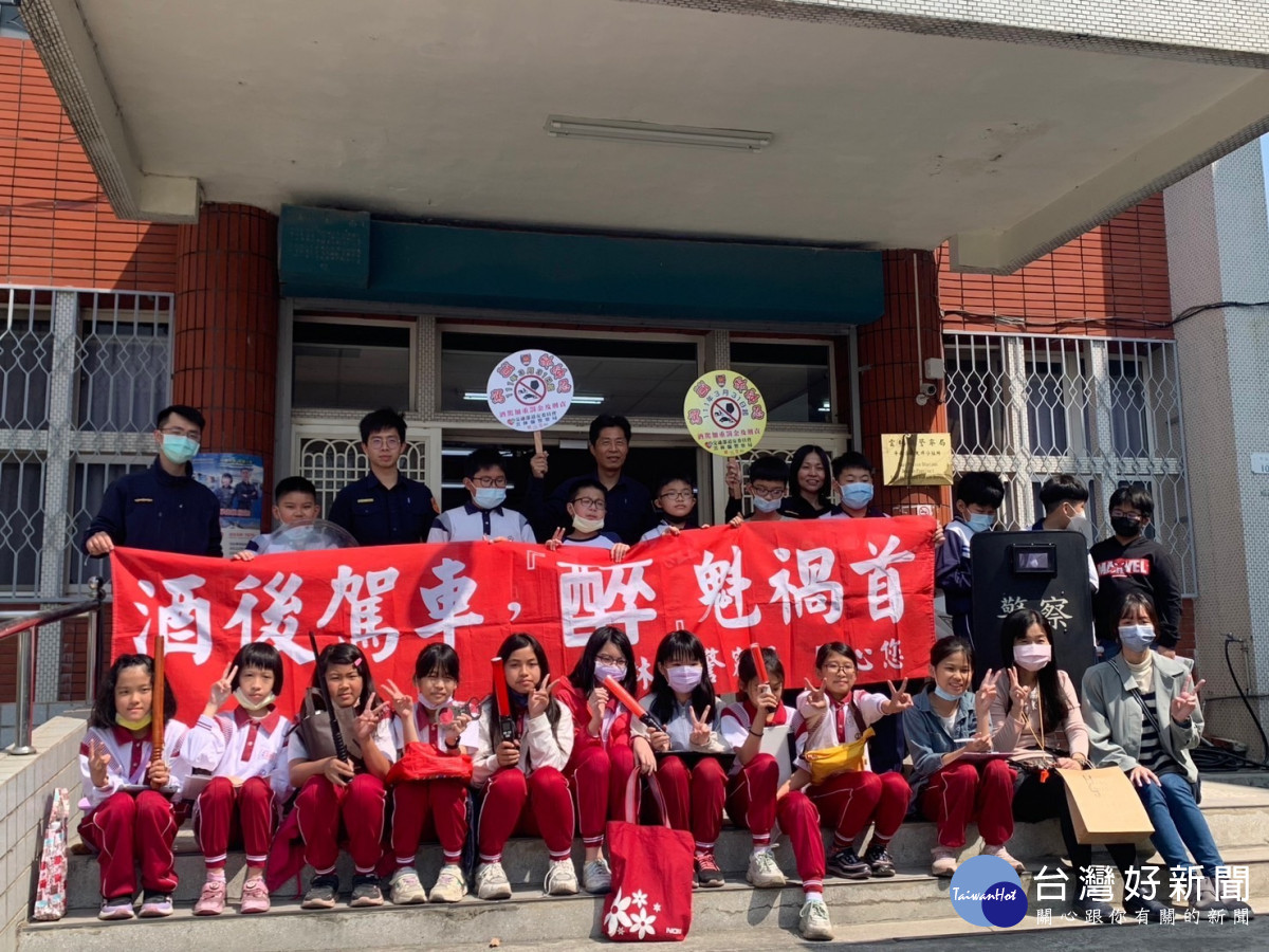 雲林大埤國小童參訪派出所,體驗一日警察/斗南警分局提供