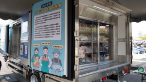 ▲行動門市冷鏈服務車將安全、便宜且營養價值高的當季漁產品推廣至偏遠地區。（圖／記者 許高祥 攝）