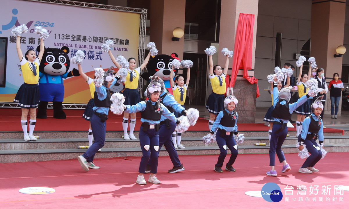 埔里國小特教班啦啦隊表演。（記者扶小萍攝）