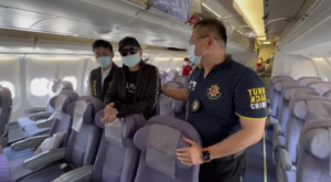 台灣警方將陳建寧押解返台／刑事局提供