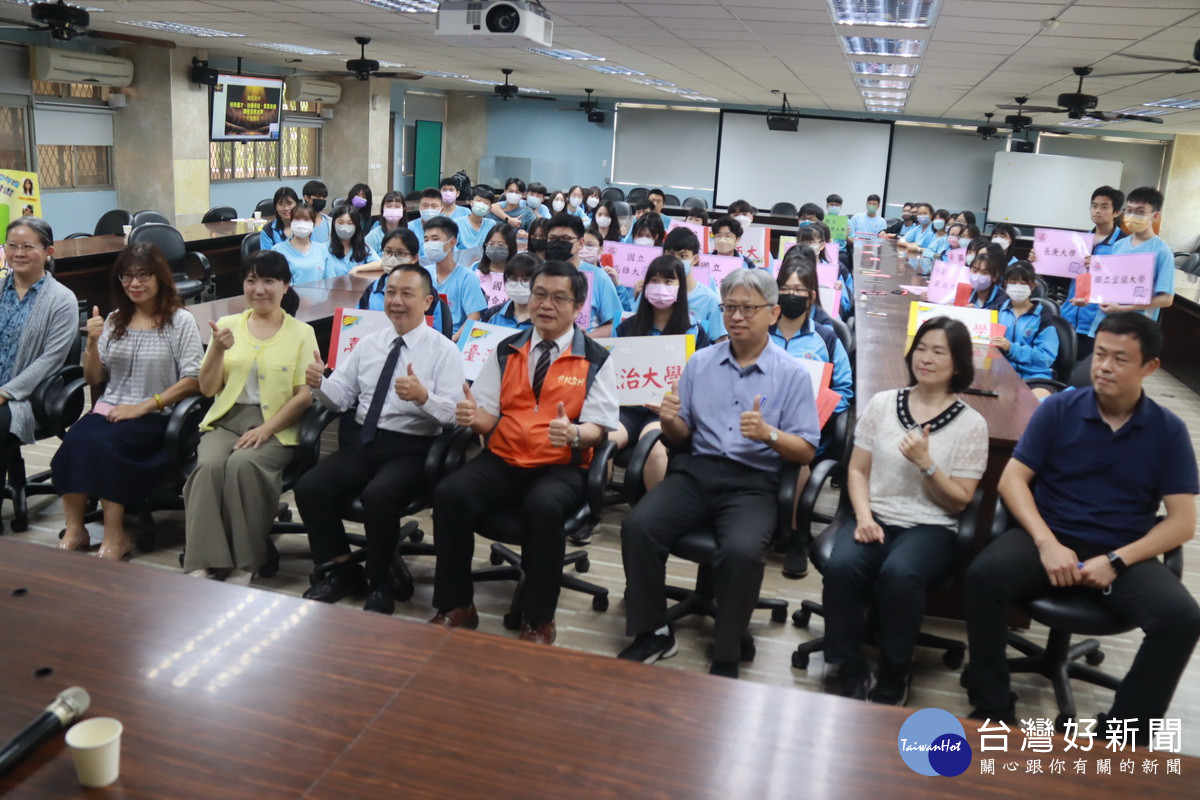 國立南投高中大學入學成績亮麗展現就近入學的優勢。（記者扶小萍攝）