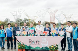 桃園市長張善政與議長邱奕勝前往大園區溪海休閒農業區，出席「2023桃園彩色海芋季」記者會。