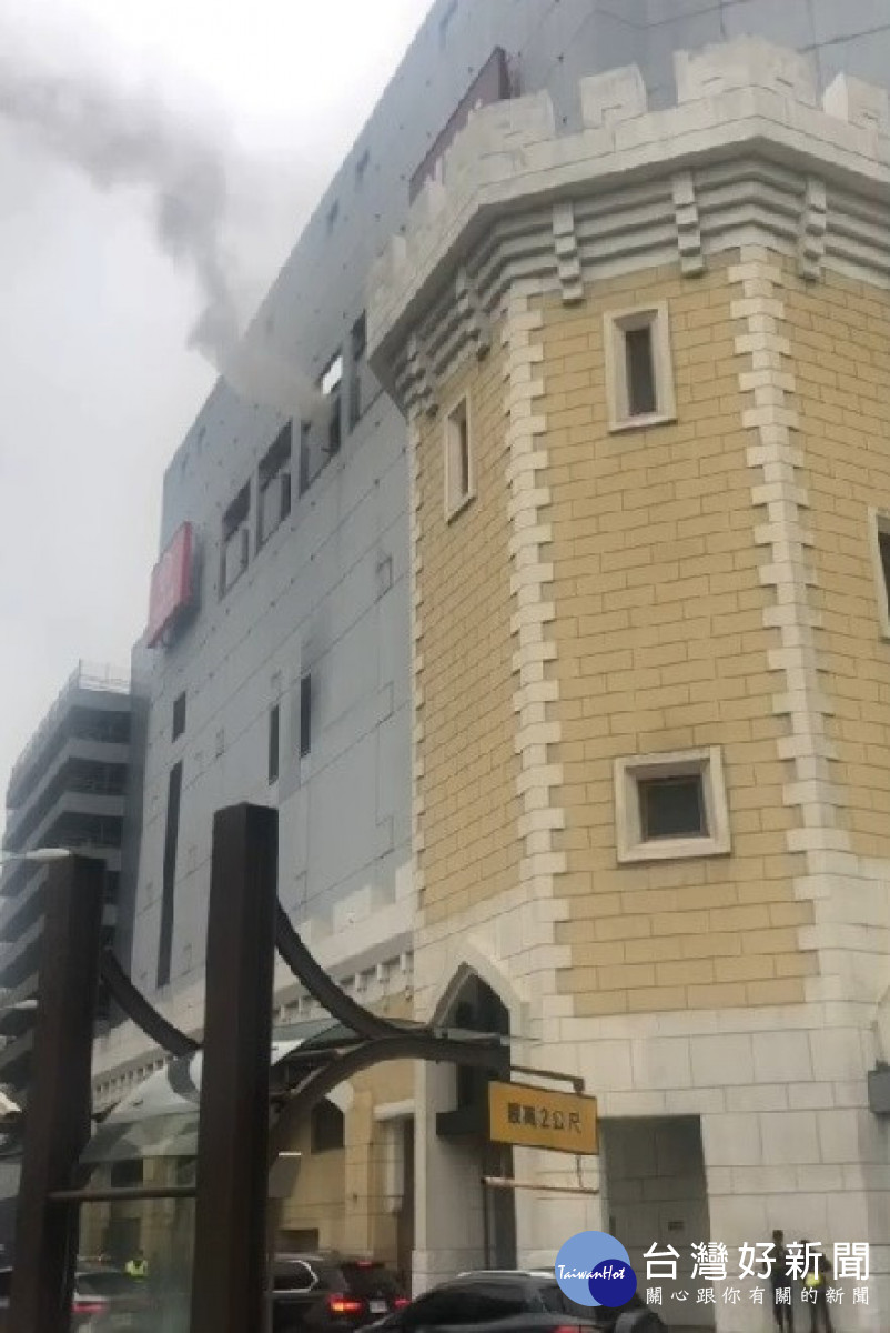 桃園蘆竹購物中心發生一級火警，消防部門快速控制火勢