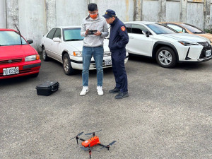 警方結合無人機科技，有效維護交通秩序與順暢。