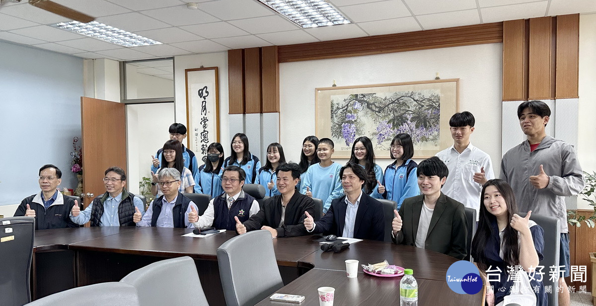 南投高中師生在多元競逐表現優異。(記者扶小萍攝)