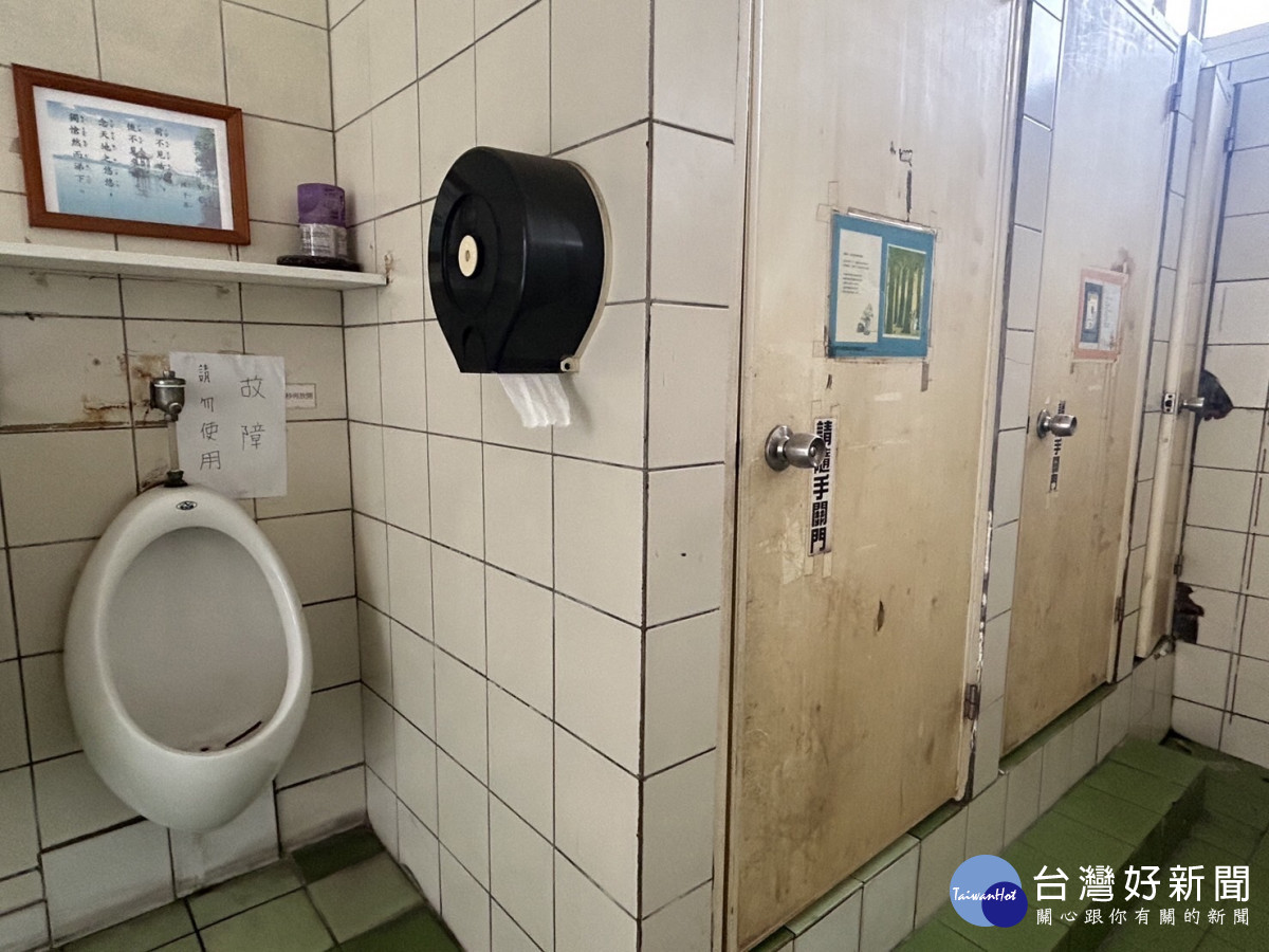 台中市大雅區三和國小北棟西側廁所現況。