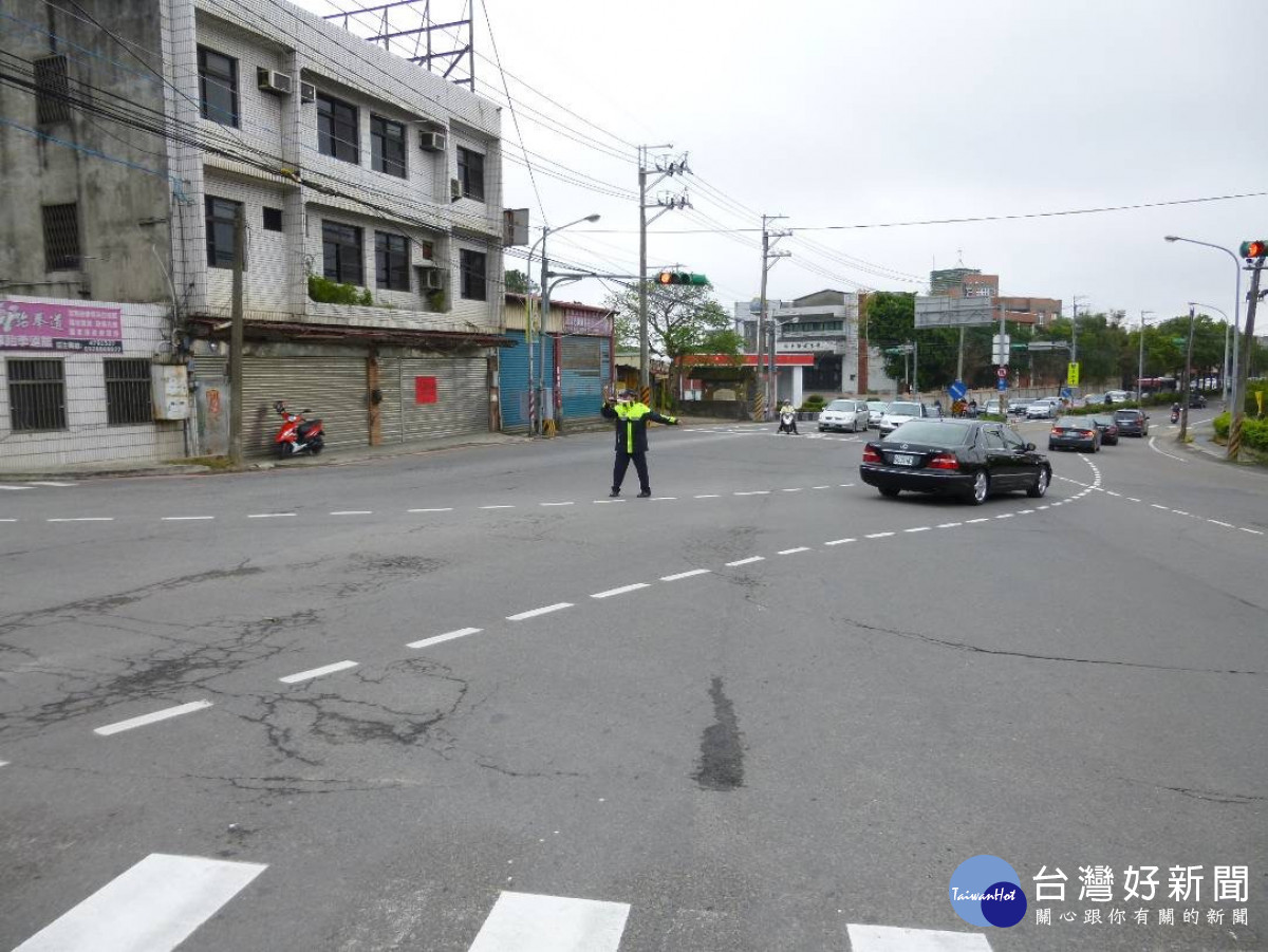 龍潭警分局因應民俗掃墓及清明連假遊樂區周邊交通疏導。