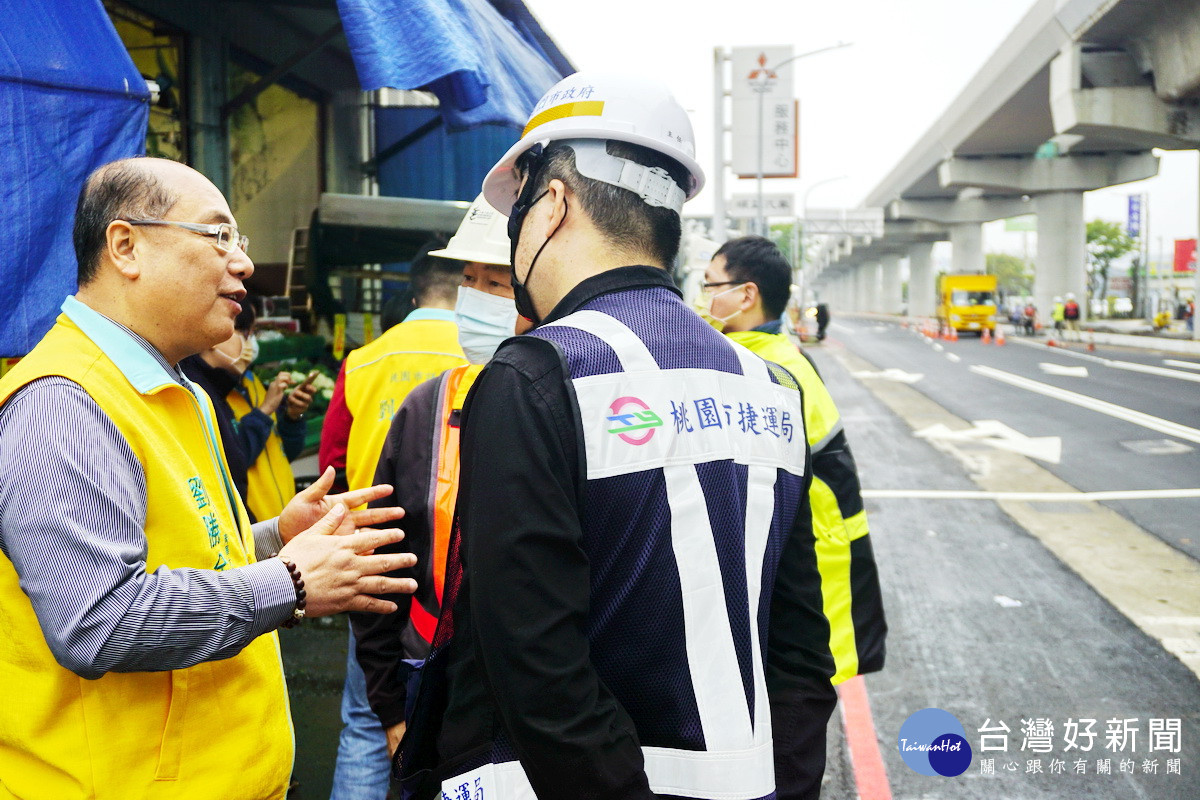 桃園市議員劉全會同市府工程人員進中正北路道路工程改善會勘。