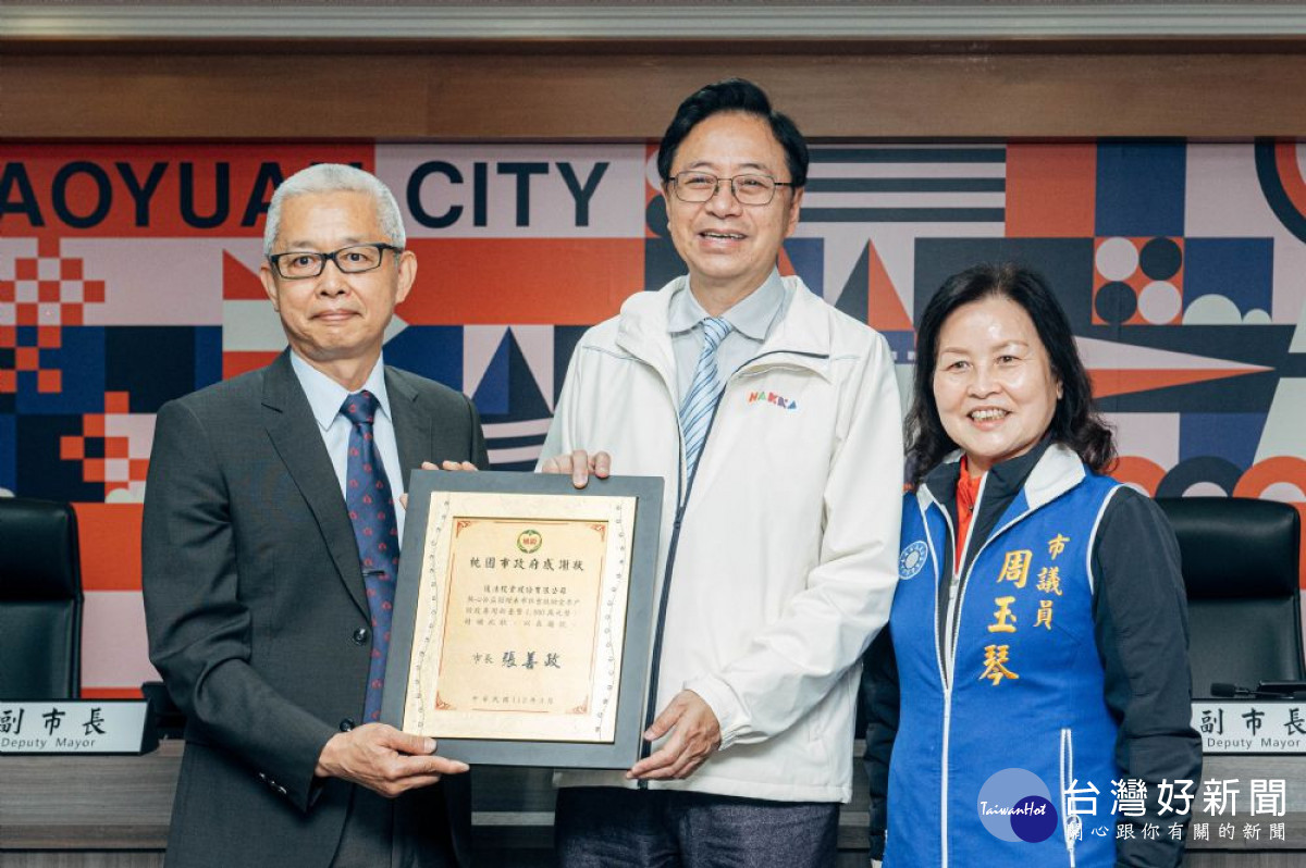 張市長感謝復浩公司捐贈1,000萬元，協助市府推動防疫工作。