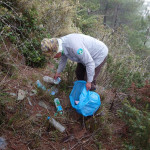 國家公園步道旁不時出現遊客隨意丟棄一次性垃圾。（圖片/玉管處提供）