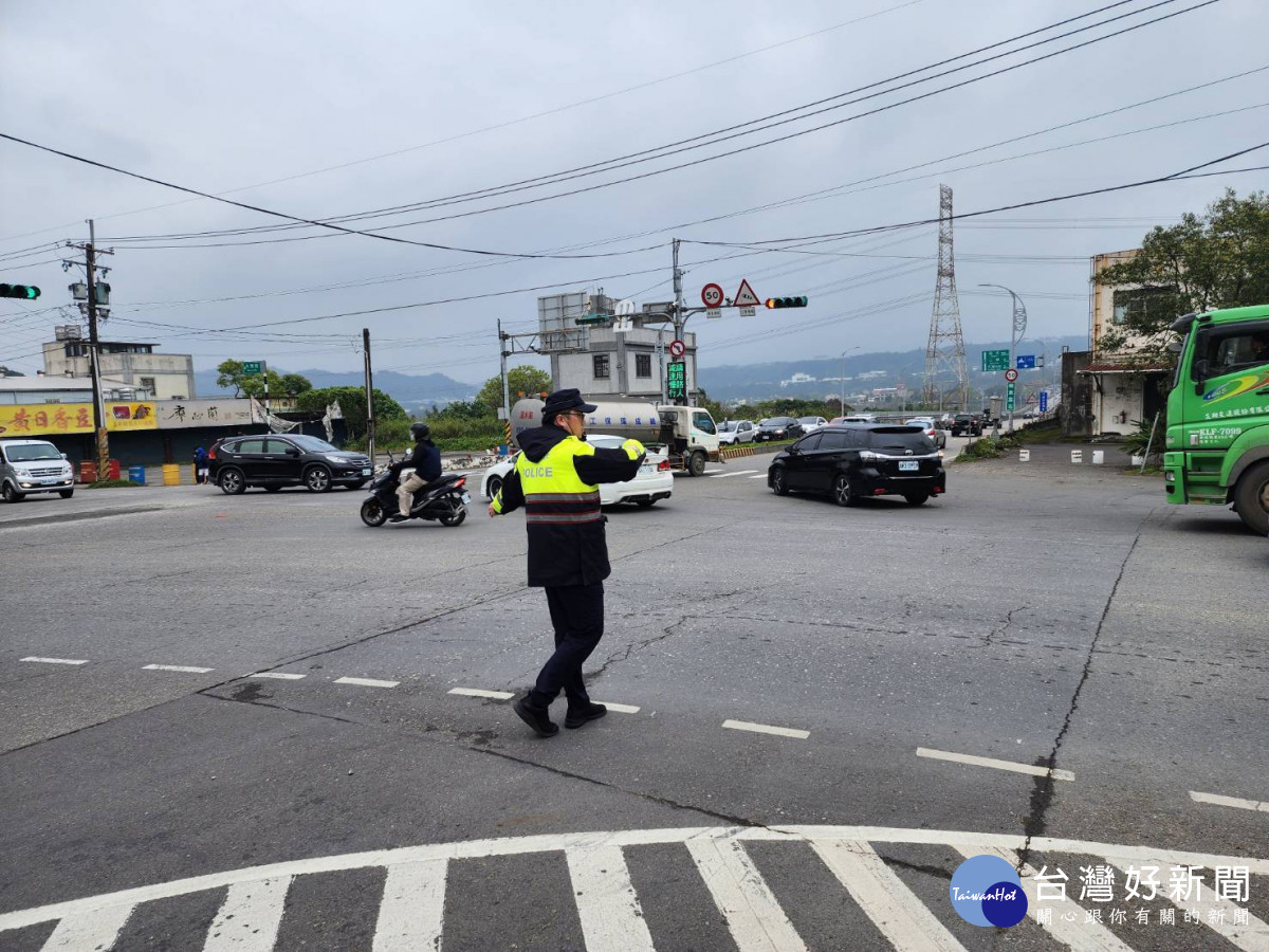 大溪分局呼籲民眾務必配合執勤員警之疏導作為，以維交通秩序與順暢。<br /><br />
<br /><br />
