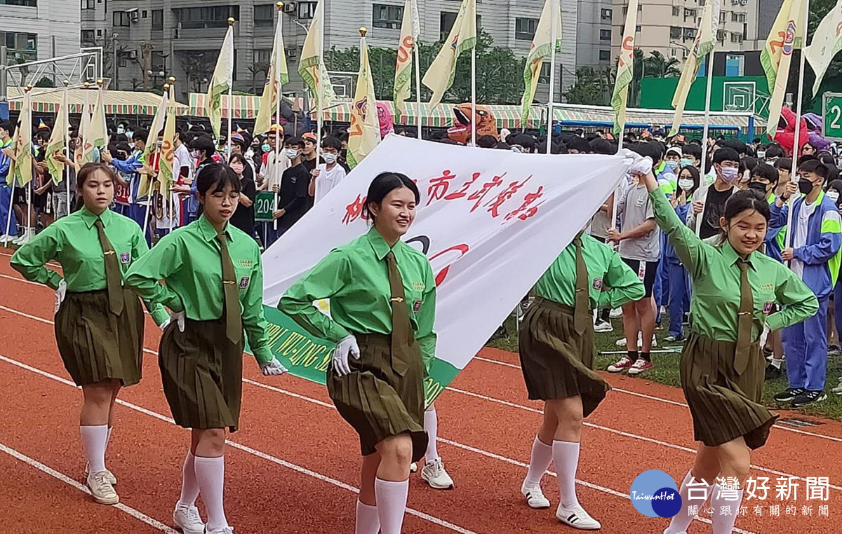 武陵高中第68屆校慶暨運動會     運動場整建完成教育局交付使用