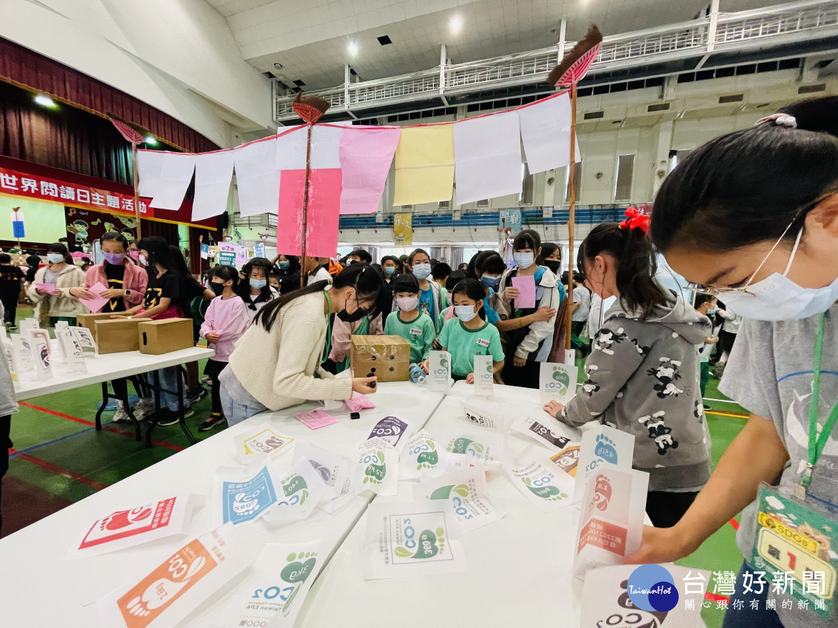 惠文國小全校45個班的學生挑戰10個關卡，體驗SDGs的意涵。