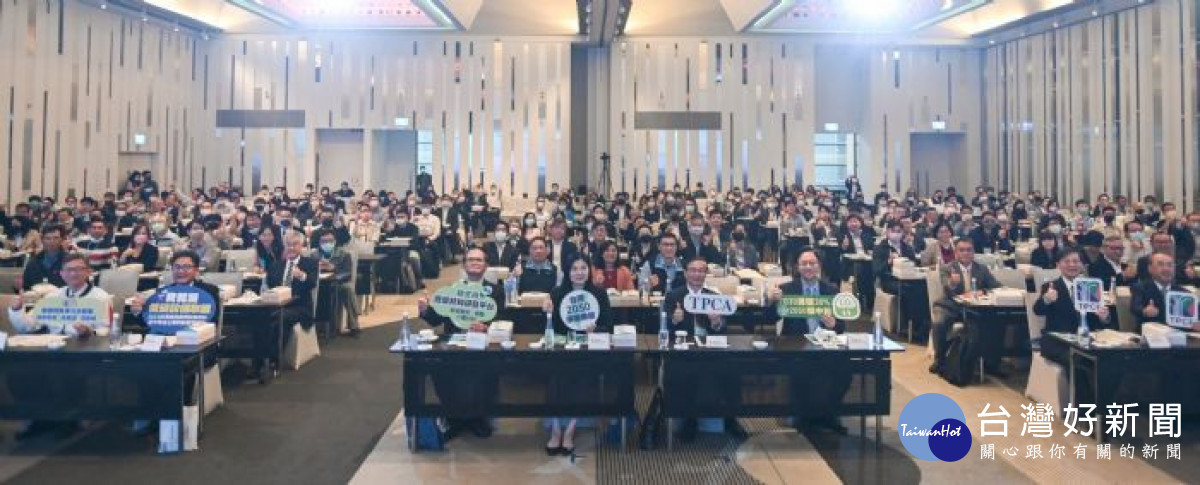 張市長感謝企業致力於低碳轉型，讓桃園邁向「2050淨零排放」目標的過程更為順利。<br />
<br />
