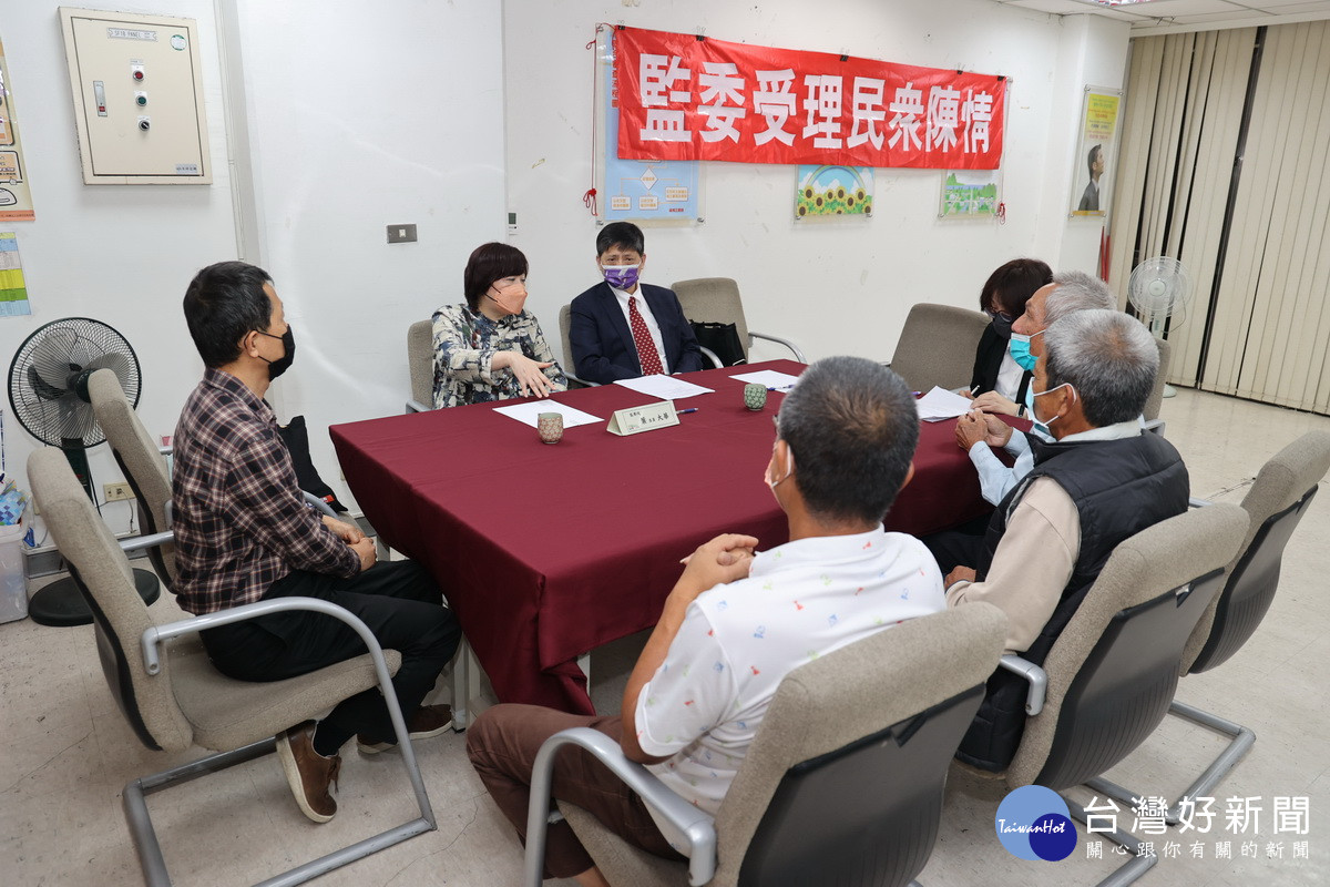 中寮清龍城土地權益促進會代表向監委陳述請暫緩辦理國土計畫法。(縣府提供)